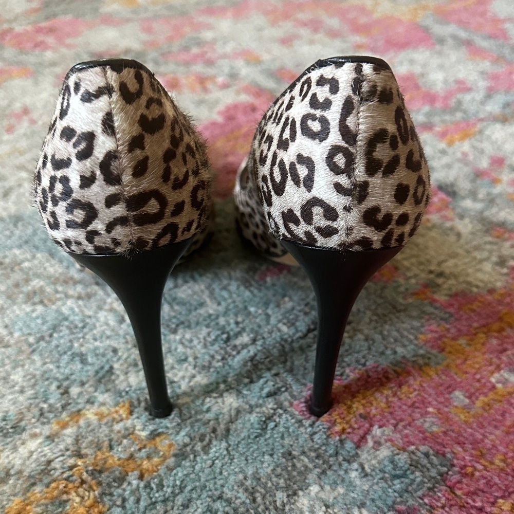 Stuart Weitzman Royal Legend Spotted Leopard Stiletto Pump - dyed calf fur EUC - Picture 4 of 9